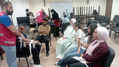 الهلال الأحمر المصري يدرب طلاب طب عين شمس على الإسعافات الأولية 