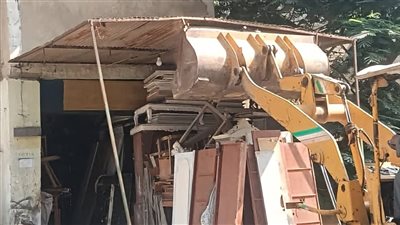 جهاز القاهرة الجديدة ينفذ حملة لإزالة التعديات على الأرصفة بالقطامية 