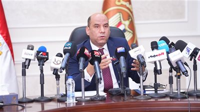 10 قواعد تعيد ضبط بيئة العمل بالقطاع الخاص.. الأجور مصونة والفصل بيد المحكمة فقط
