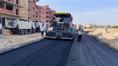 جهاز العبور الجديدة يواصل تنفيذ أعمال طبقات الأسفلت بطريق L55 بالحي الـ15