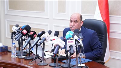 وزير العمل يعلن نص القواعد العامة للائحة التنظيم بالقطاع الخاص