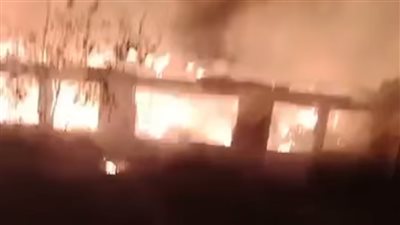اندلع حريق داخل مخزن خردة امتد للكوبري الجديد بسور مجرى العيون