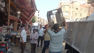 رفع 440 حالة إشغال وغلق وتشميع 5 محال بدون ترخيص بكوم حمادة