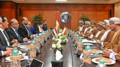 مباحثات مصرية عمانية لتعزيز الشراكة الاستثمارية والتجارية بحضور السفير العماني