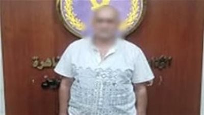 ضبط عاطل انتحل صفة موظف حي بمحافظة القاهرة للنصب على أصحاب المحال التجارية