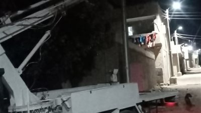 إصلاح كشافات الإنارة بطريق أسيوط-الغنايم وقرية أبو خرص بأبوتيج