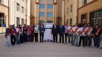 رئيس جامعة أسيوط الأهلية يتابع الكشف الطبي للطلاب وتنظيم الاستقبال