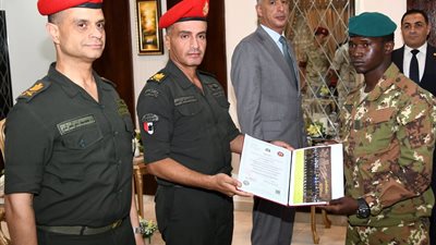 القوات المسلحة تنظم عدداً من الدورات التدريبية للكوادر من دولة مالي 