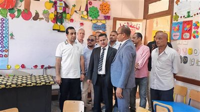 نائب محافظ قنا يفاجيء مدارس فرشوط في جولة ميدانية