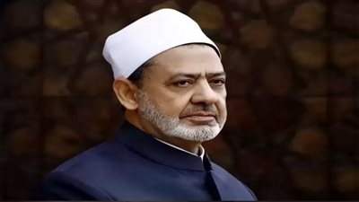 شيخ الأزهر يطمئن على صحة الشيخ أيمن عبد الغني ومرافقيه إثر تعرضهم لحادث