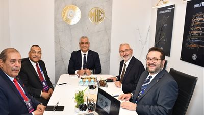 جمبلاط يشارك في افتتاح معرض الدفاع الأول 