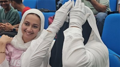 «لبيك اللهم لبيك».. دموع وسجود وأحضان ترسم فرحة الفائزين بقرعة الحج 