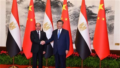  شي جينبينج: سنواصل تشجيع الشركات الصينية على زيادة استثماراتها في مصر