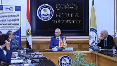 رئيس جامعة المنيا يترأس اجتماع مراجعة الإدارة لنظام اعتماد الأيزو