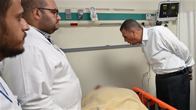  محافظ جنوب سيناء يزور مصابي حادث أتوبيس طريق دهب –نويبع