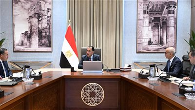 رئيس الوزراء يتابع جهود الشراكة مع جامعة إكستر البريطانية