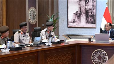 مدبولى يتابع موقف المشروعات الجاري تنفيذها من خلال الهيئة الهندسية للقوات