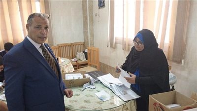 وكيل تضامن دمياط يتابع توزيع بطاقات «تكافل وكرامة» بإدارة مركز دمياط