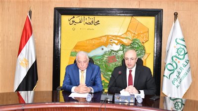محافظ الفيوم ومستشار رئيس الجمهورية يناقشان تحديات الطرق والكهرباء والصرف الصحى