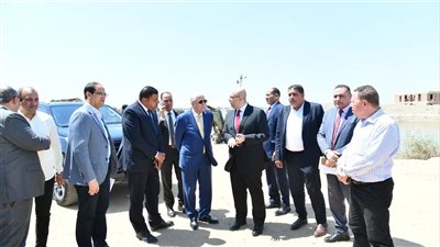 مستشار رئيس الجمهورية ومحافظ الفيوم يتفقدان خطة إعادة التوازن البيئي لبحيرة قارون