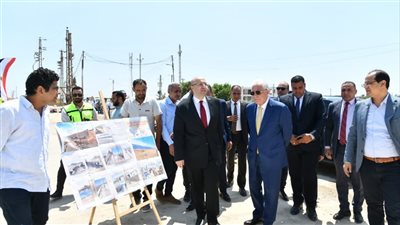 مستشار رئيس الجمهورية والمحافظ يتفقدان أعمال تطوير كورنيش بحيرة قارون