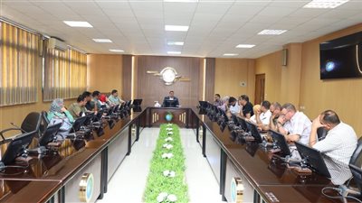 رئيس مياه البحيرة يناقش الموقف التنفيذي للمشروعات الجارية