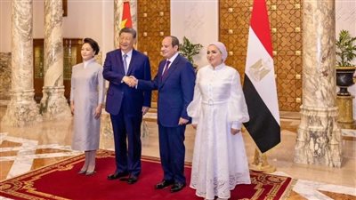 السيدة انتصار السيسي تمزج بين النقاء والرقي في لقائها مع قرينة الرئيس الصيني