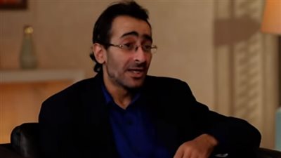 الصيدلي مينا: الشغل مش عيب.. ودخلي موزع بين أسرتي ووالدي