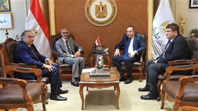 وزير التعليم العالي يبحث دعم برامج التدريب مع مدير الألكسو 