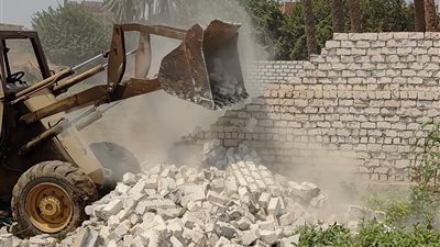 محافظ أسيوط  إزالة 50 حالة تعدي واسترداد 3470 مترًا مربعًا من أراضي أملاك الدولة