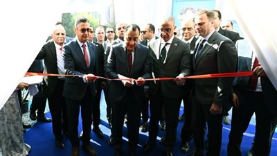 رئيس الوزراء يفتتح المعرض الرئيسي لـ