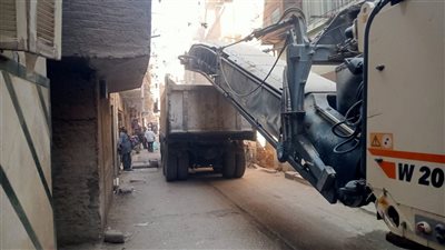 محافظ أسيوط:بدء كشط ورصف شارع مستشفى القدس بحي شرق لرفع كفاءة الطريق