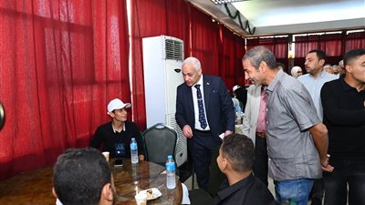 رئيس جامعة أسيوط يتفقد المطعم المركزي ويطمئن على انتظام العمل