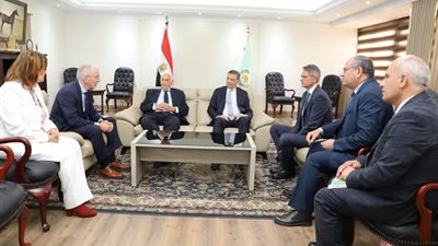 وزير الزراعة يبحث مع وفد علمي ألماني تكنولوجيات تطوير أنظمة الإنتاج الحديثة 
