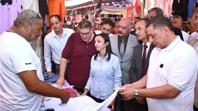 محافظ البحيرة تفتتح معرض آهلًا مدارس بكفر الدوار