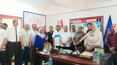 مدير تعليم البحيرة يتفقد إدارة بندر كفر الدوار