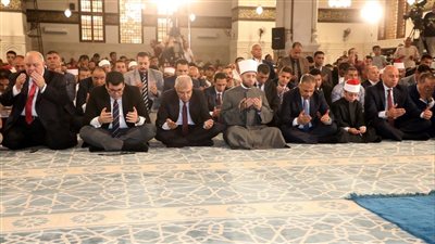 وزير الأوقاف وقيادات الدولة يؤدون صلاة الجمعة بمسجد الفتح 