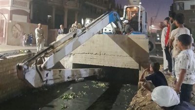 تدخل فوري لإزالة انسداد بحر الرواشدية بيوسف الصديق بالفيوم