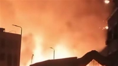 حريق هائل داخل شركة شحن وتخزين بضائع في الزاوية الحمراء