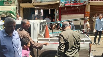 حملات مكثفة لرفع الإشغالات والتعديات بحي شرق أسيوط