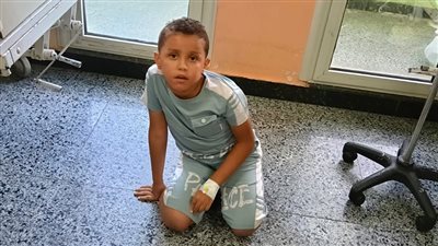 طفل يصارع ضمور العضلات.. استغاثة عاجلة من أسرة أدهم لتوفير العلاج
