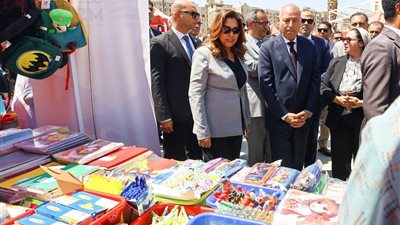  وزيرة التنمية المحلية ومحافظ القاهرة يتفقدان «بازار القاهرة» بمدينة نصر 