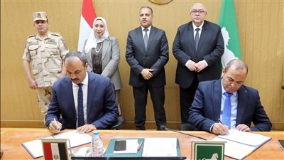 الأشموني يسلم 20 عقد عمل لذوي الهمم.. ويشهد توقيع بروتوكولي تعاون مع القطاع الخاص