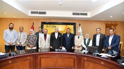 محافظ الفيوم يتابع أعمال اللجنة التنفيذية لتقييم مشروعات المبادرة الوطنية للمشروعات الخضراء الذكية 