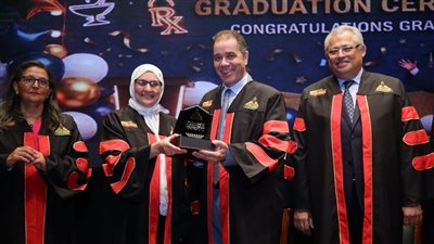 صيدلة عين شمس تحتفل بتخريج دفعة 2025 