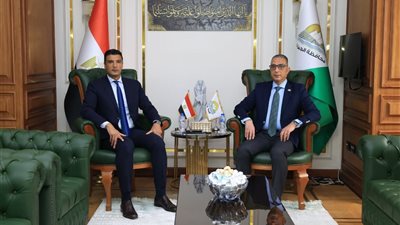 وزير الصناعة ومحافظ الجيزة يبحثان تطوير منطقتي جرزا وعرب أبو ساعد 