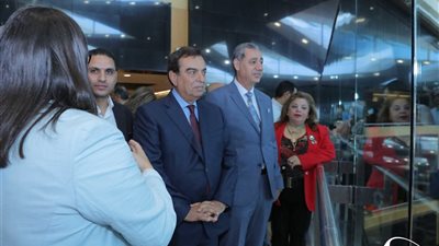 جورج قرداحي يزور مكتبة الإسكندرية ويتفقد متاحفها ومعارضها ومشروعاتها الرقمية