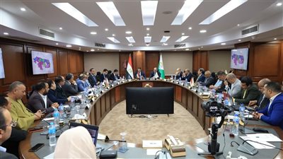 وزير الصناعة ومحافظ الجيزة يبحثان تقنين أوضاع مصانع جرزا وأبو ساعد
