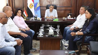 متابعة ملف الإيرادات والموقف المالي لمنظومة التحصيل بمرسى علم