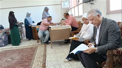 وكيل تعليم قنا يقود فريق الأتوبيس الطائر للوقوف على استعدادات العام الدراسي